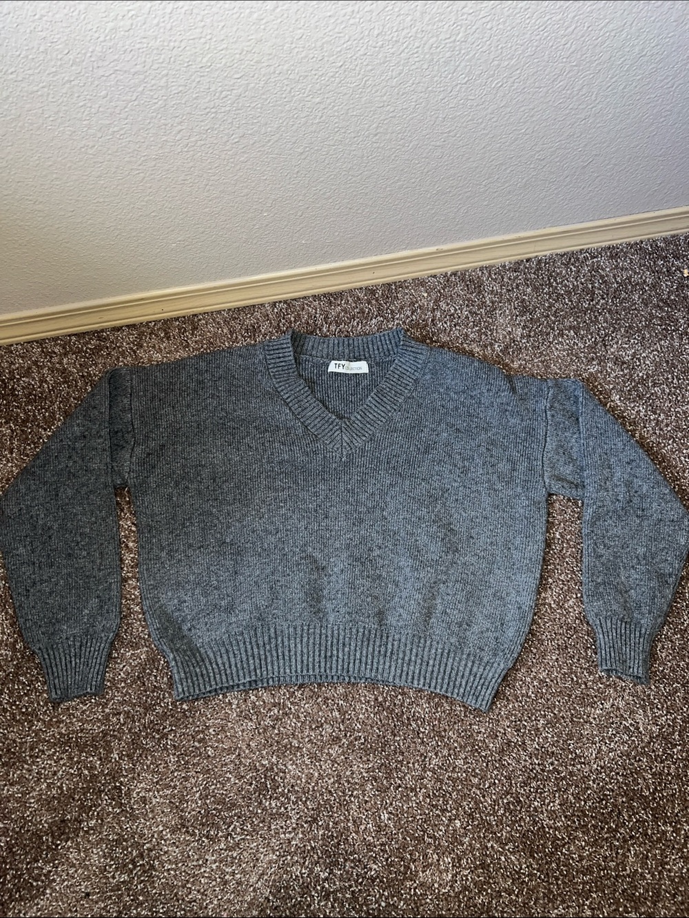 Charcoal Gray V-Neck Ribbed Knit Cropped Sweater
